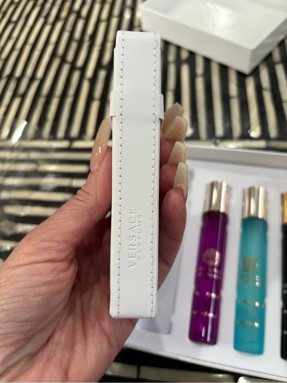 Versace Perfumes Gift Set - Picture 4 of 7